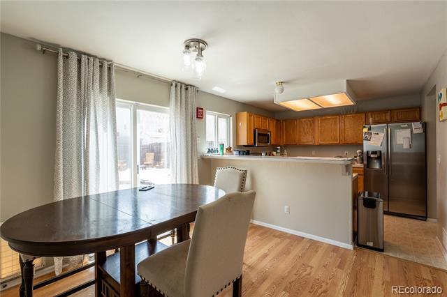 Building Photo - 857 Regent Ct