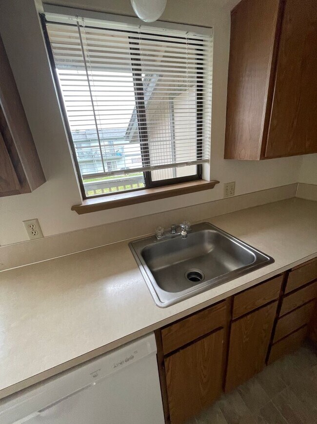 Interior Photo - Park Place Condos (410 NE Izett St)
