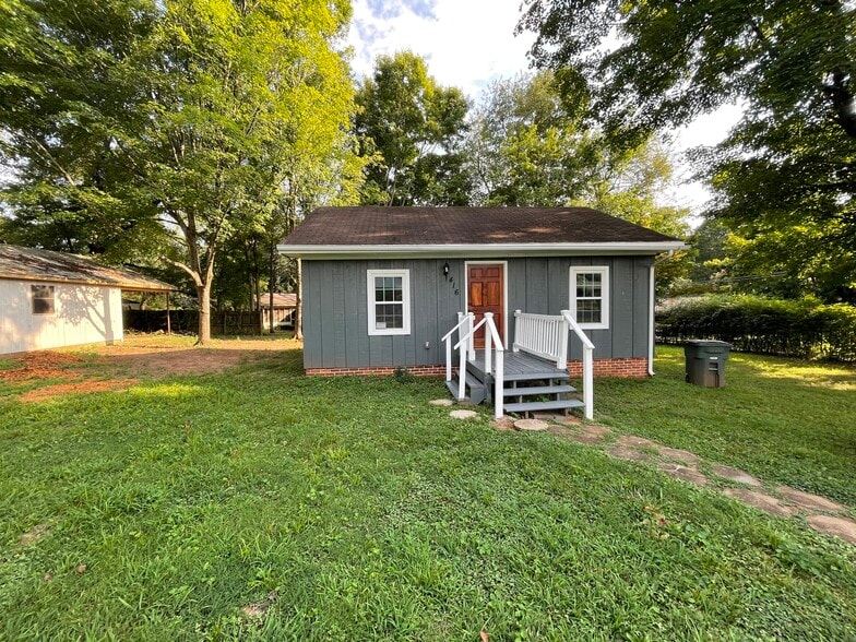 Building Photo - 416 Hillmont Dr NW