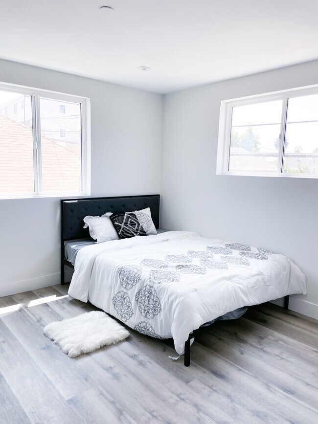 Primary Photo - 3001 Van Buren Pl