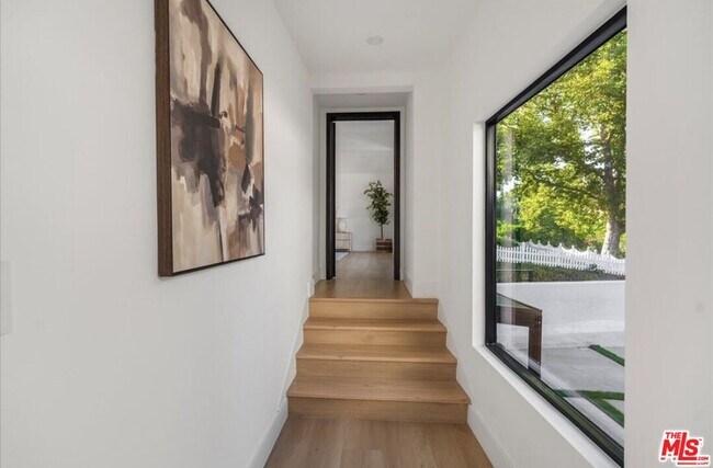 Building Photo - 3873 Royal Woods Dr