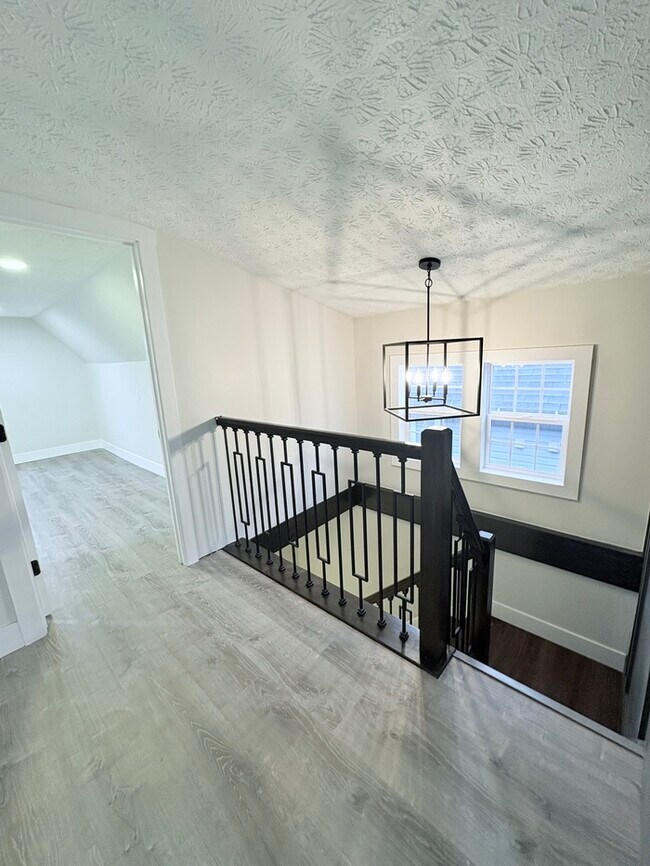 Building Photo - Charming 2 beds 1 baths in Columbus! Newly Renovated