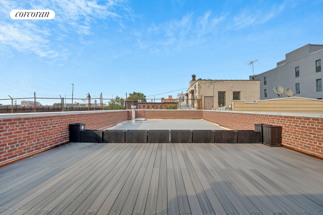 Building Photo - 155 25th St