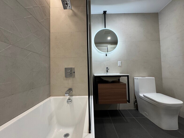 Building Photo - 150 Lenox Rd