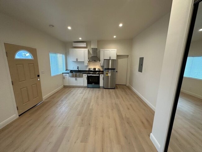 Building Photo - 6614 Telegraph Ave