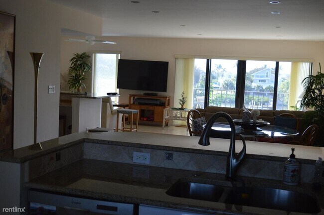 Building Photo - 2 br, 2.5 bath House - 3605 S Ocean Blvd A...