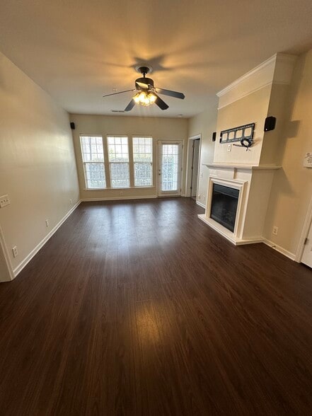 Living room - 3106 Margellina Drive