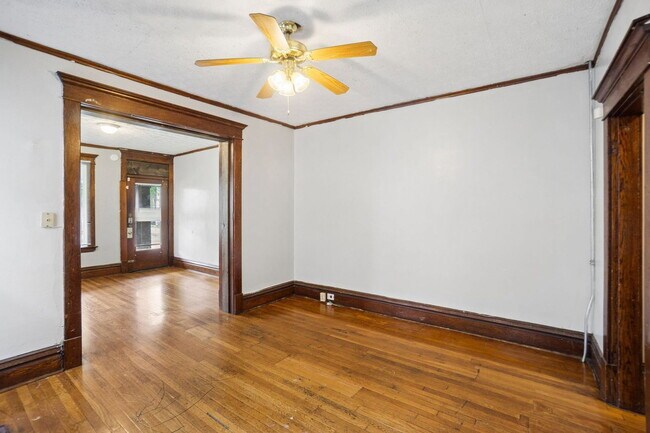 Building Photo - 293 E 14th Ave