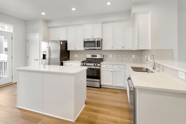 Building Photo - 14024 Sunrise Valley Dr