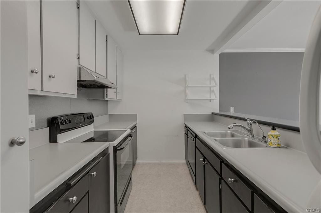 Building Photo - 1127 E Del Mar Blvd