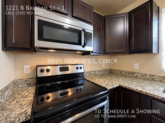 Building Photo - 1221 N Navidad St