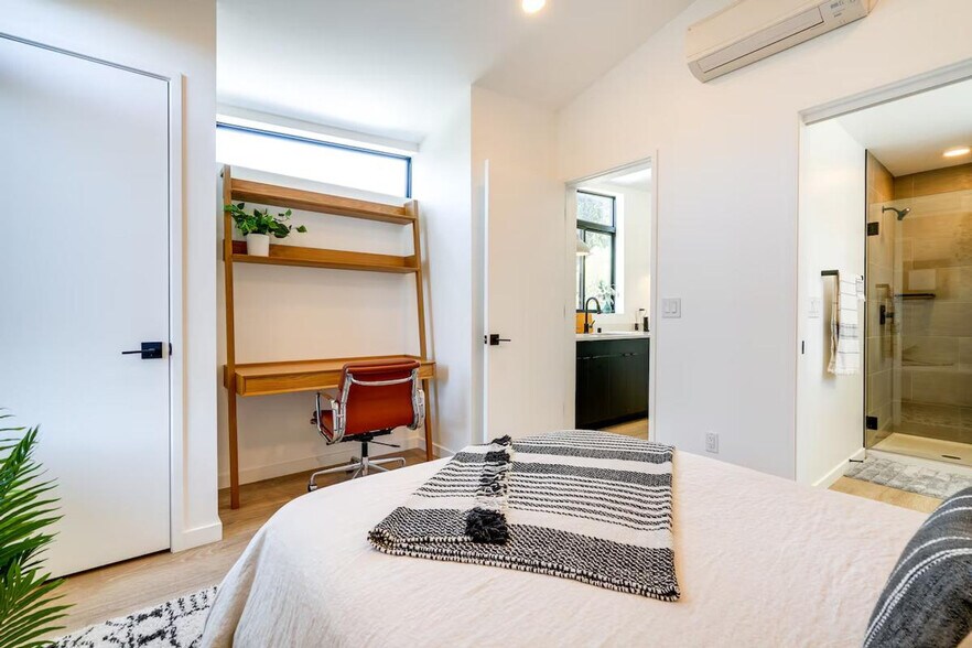 Building Photo - 510 Iris St