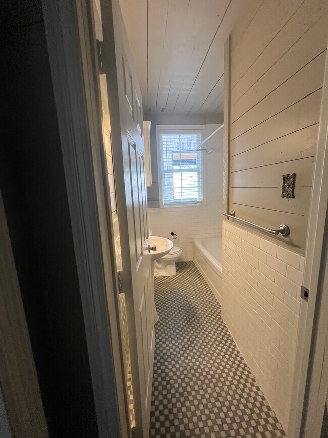 Building Photo - 300 W Dexter Dr