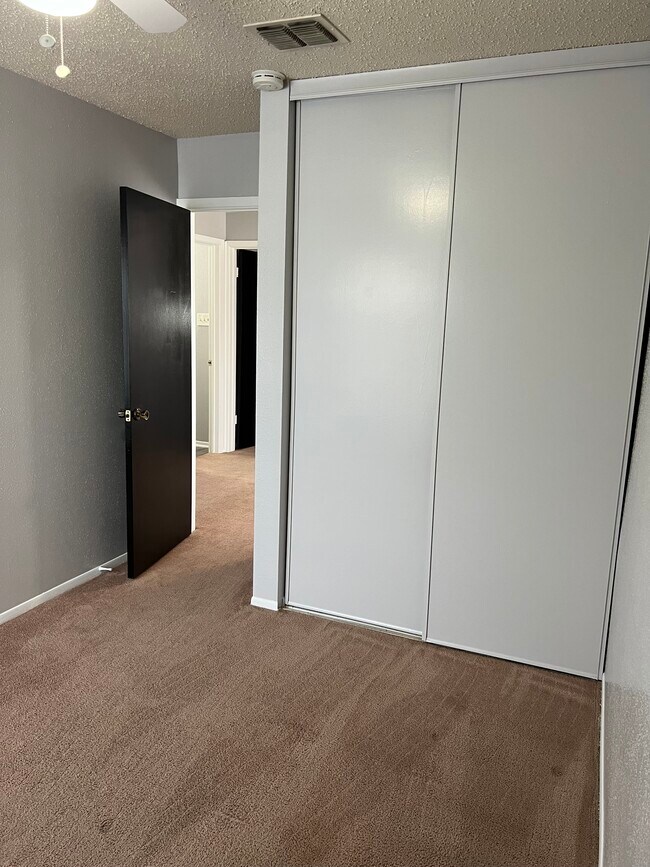 Building Photo - 9713 Village Briar