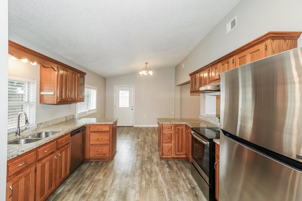 Building Photo - 6124 Kensington Cir