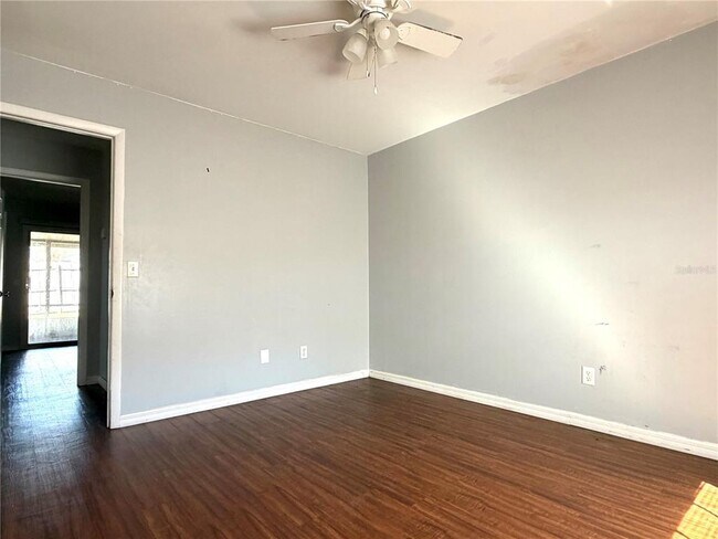 Building Photo - 610 Emerald Ave