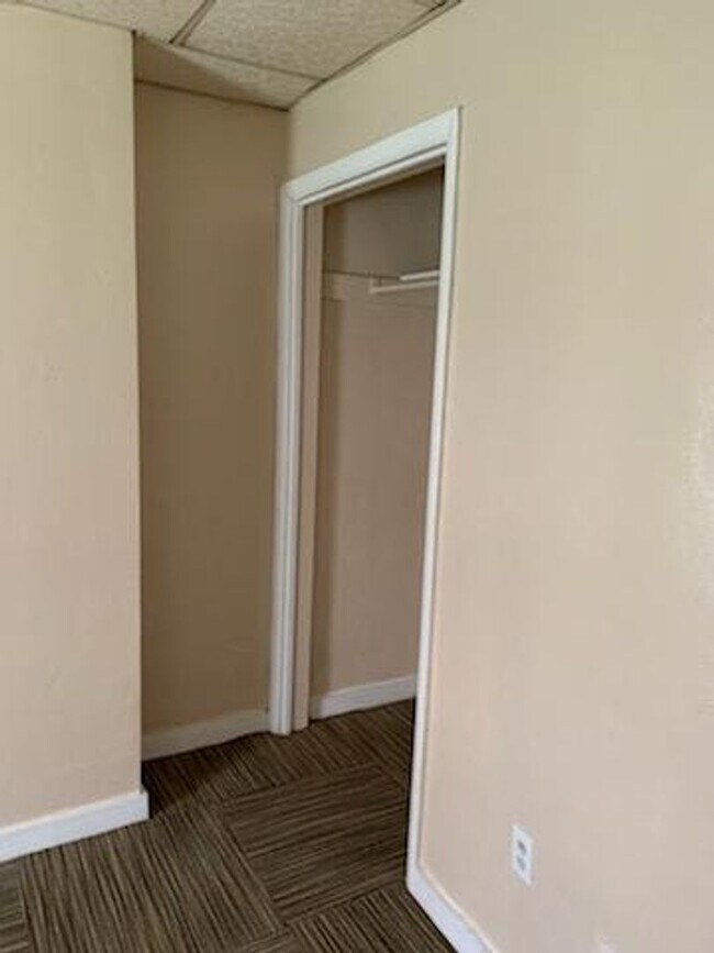 Building Photo - Oakland 2 Bedroom 1 bath house convenient ...