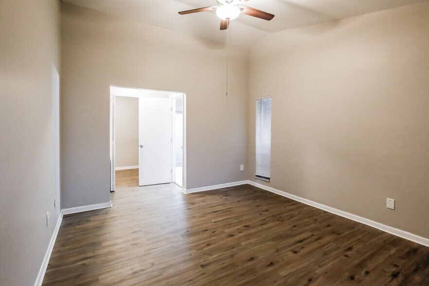 Building Photo - 3701 NW 7th Ct