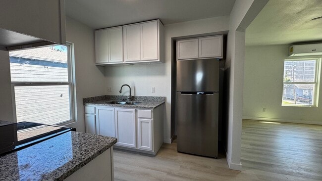 Building Photo - 2BD UPSTAIRS APARTMENT WITH WATER PAID!!