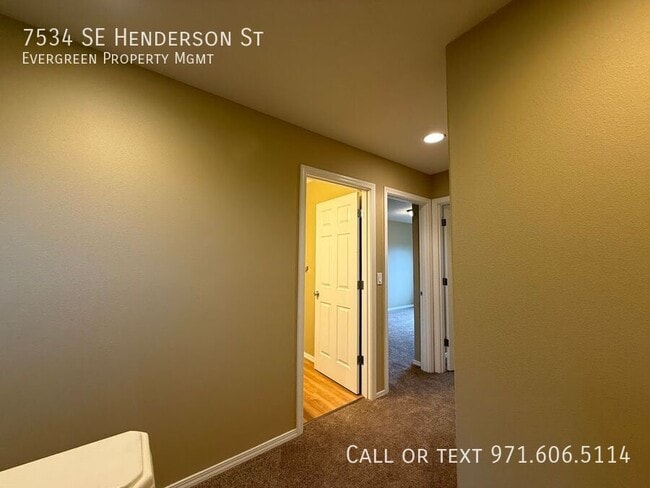 Building Photo - 7534 SE Henderson St