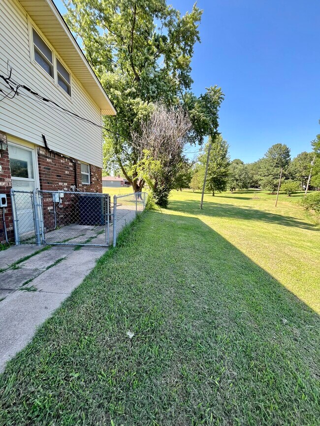 Building Photo - 14731 E 96th St N