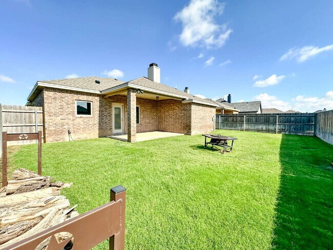 Building Photo - Charming 3/2/2 in Frenship School District!