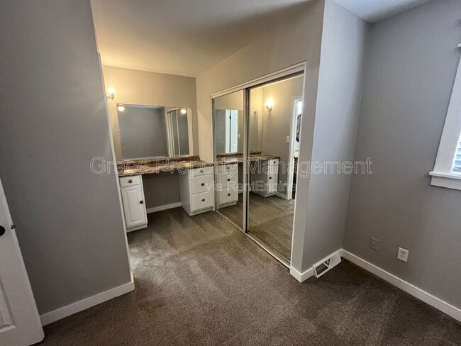 Building Photo - 1137 Milky Way