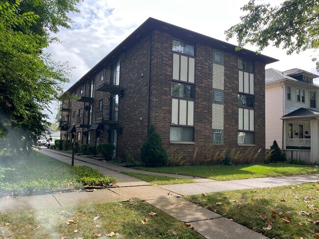 Building Photo - 1030 Dunlop Ave