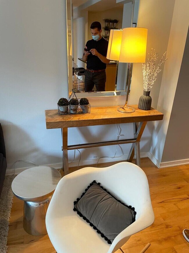 Building Photo - 40 E 9th St