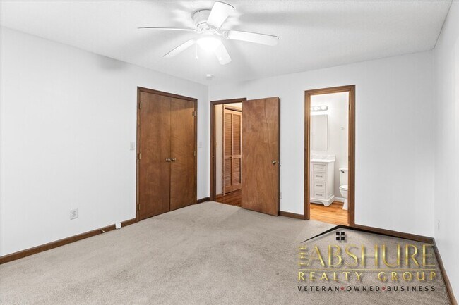 Building Photo - 5537 Kaplan Dr