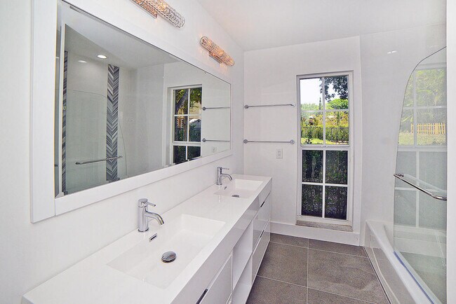 Building Photo - 6943 Giralda Cir