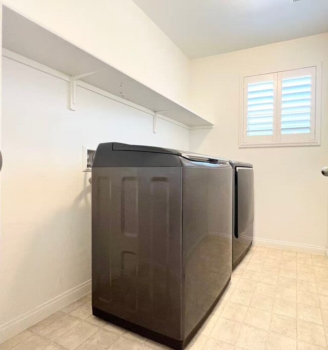 Building Photo - Well-maintained 4-bedroom, 3-bath home in a desirable gated community