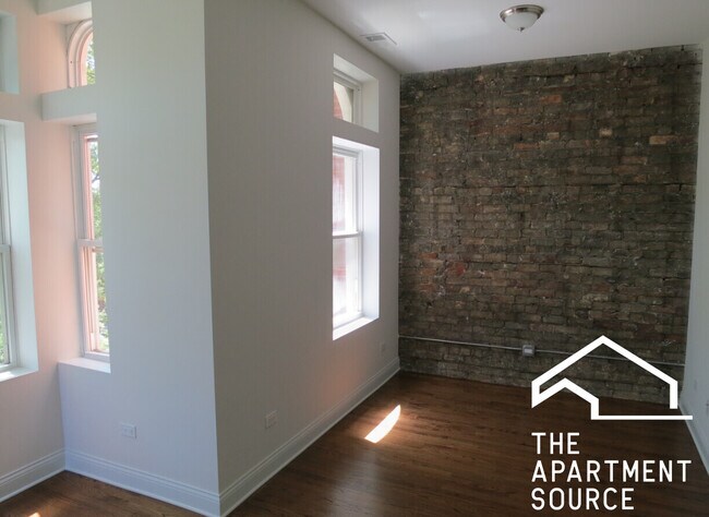 Building Photo - 1656 W Erie St