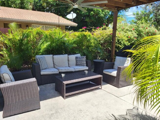 Building Photo - 1604 NE 17th Ave