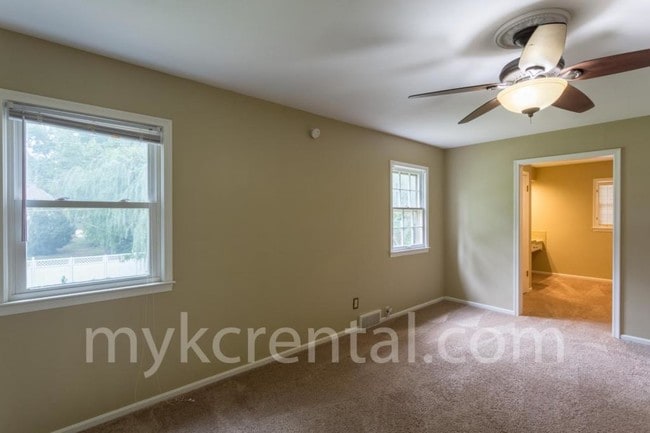 Building Photo - 8414 W 98th St