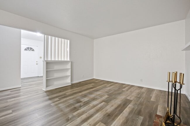 Building Photo - 3 Bedroom 2 Bathroom House For Rent!