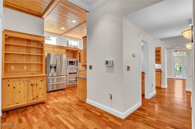 Building Photo - 9005 Opus Dr