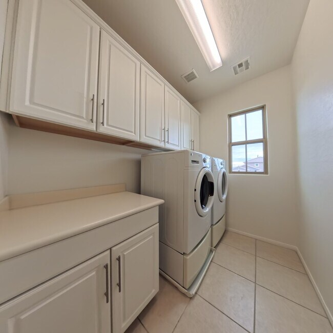 Building Photo - Exceptional Dual Master Residence with Modern Upgrades