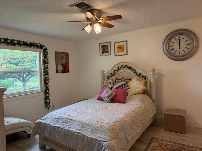 Building Photo - 1121 Cactus Terrace