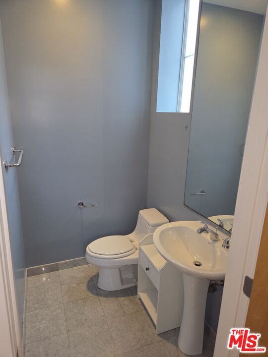 Building Photo - 5350 Playa Vista Dr