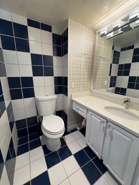 Building Photo - 8045 Eastlake Dr