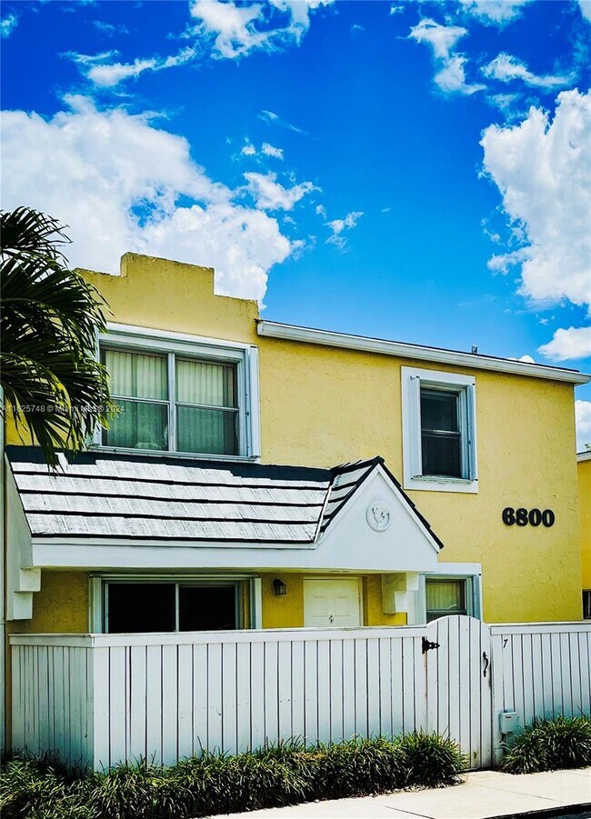Primary Photo - 6800 SW 45th Ln