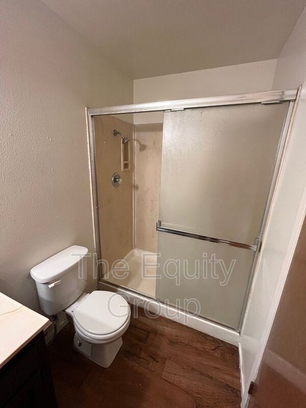 Building Photo - 4220 W Cypress Ave