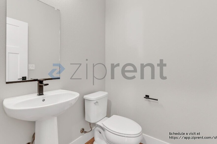 Building Photo - 11781 NW Thelin Ln