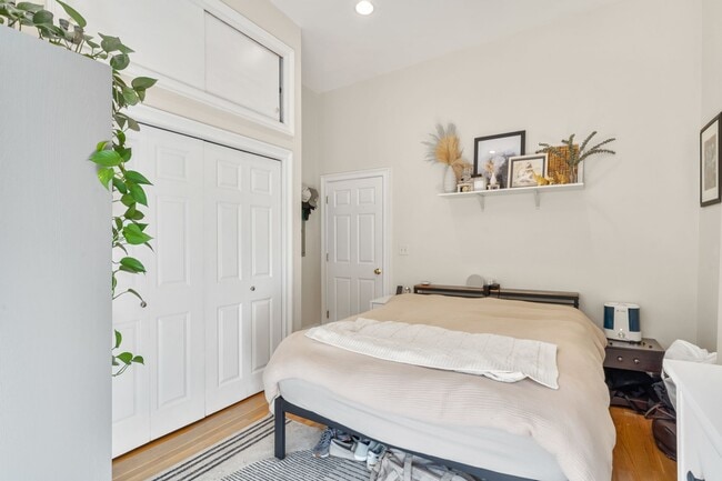 Building Photo - 67 Gates St