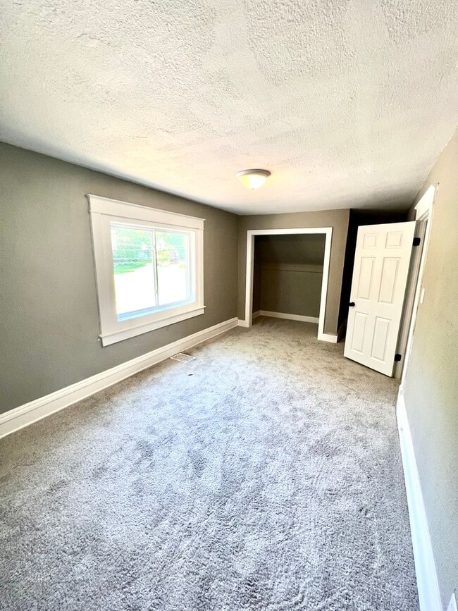 Building Photo - 2601 N 13th St