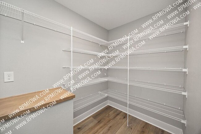 Building Photo - 326 29th St SW