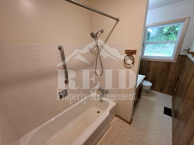 Building Photo - Central Kitsap Home with Large Fenced Yard Close to Shopping, Base, & Kitsap Lake