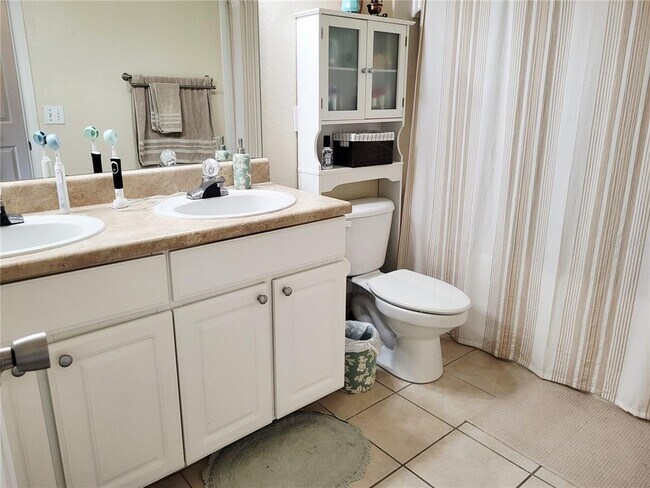 Building Photo - 4961 NW 43rd Ave