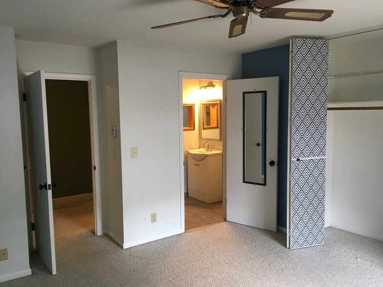 Building Photo - 280 Ledgewood Cir